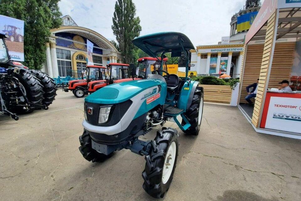 Китайско-итальянский трактор Arbos P 504 S